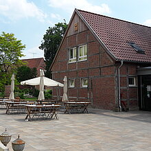 Der Eingang des Naturschutzzentrums, Blick vom Hof.