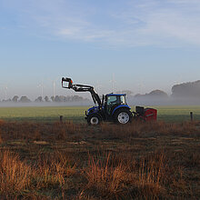 Trecker bei der Biotoppflege