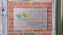 Eingangsschild am Naturschutzzentrum
